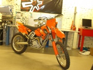 KTM 450 SX 2004. Veikts kapitālais remonts, jaunas plastmasas.